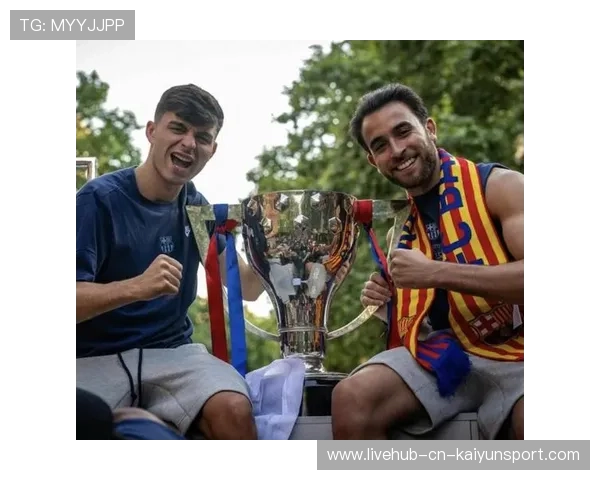 逆袭之路辉煌，巴萨水货球员摘得金球桂冠，巴萨出售的球员