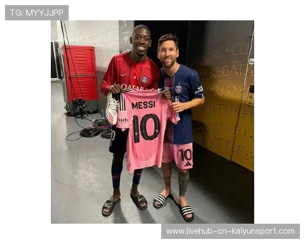 领奖台上的真情告白，登贝莱致谢巴萨与梅西，登贝莱评价梅西